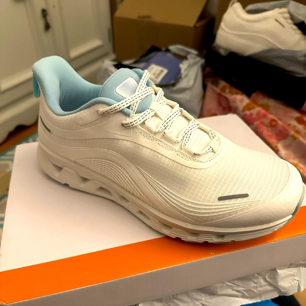 Beautiful sneakers NEWW!! In the box for men size 8